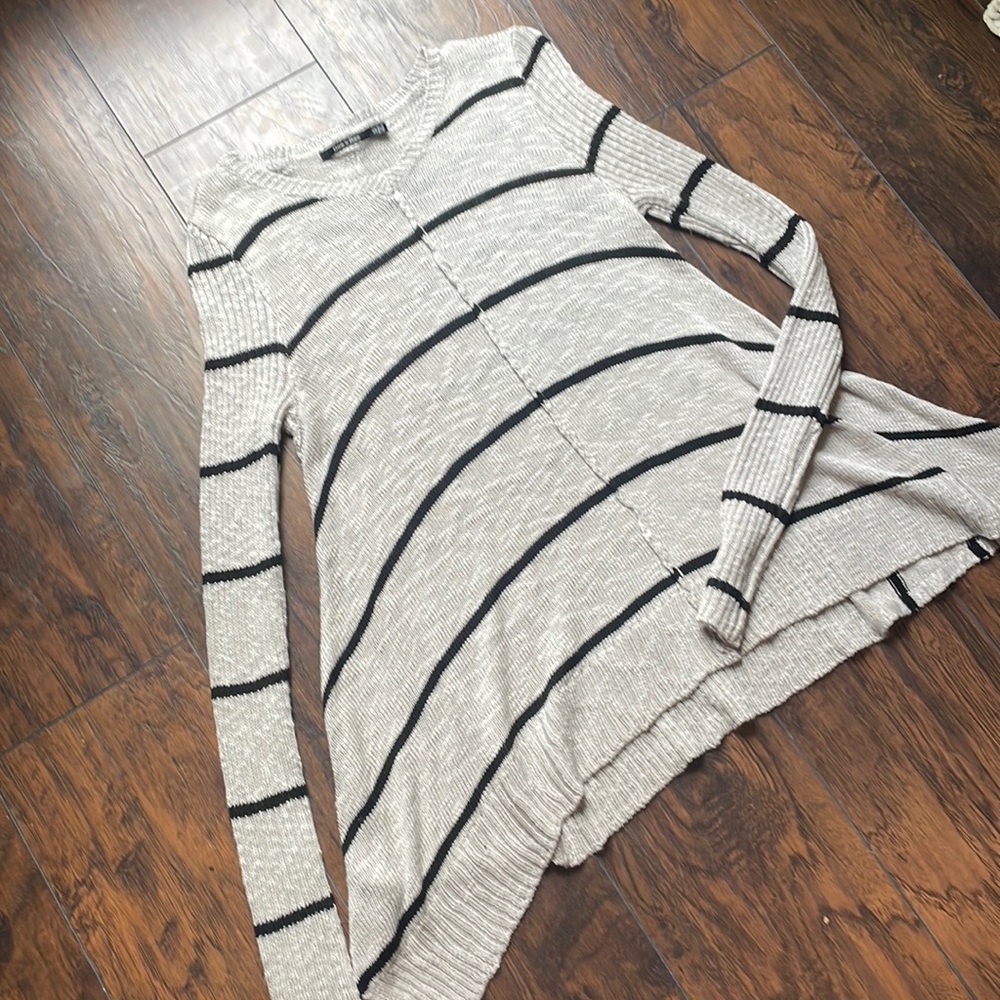 doe & rae black and grey striped sweater. size small